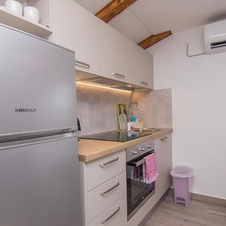 Apartmani Mario Malinska Exterior foto